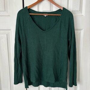 Kismet Forest Green Long Sleeve V-Neck Top Size Medium